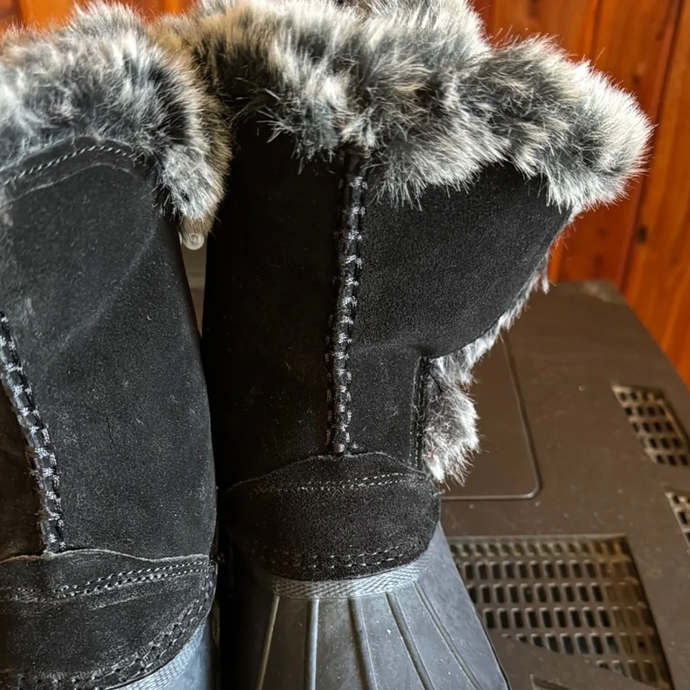 Women's Black Fur-Lined Winter Boots by Bear 🐾 Paw  Nearly New Size 8  👜 36